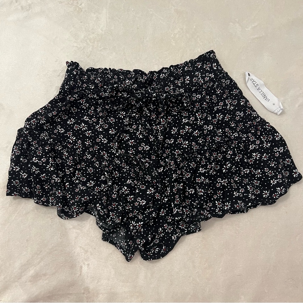 Vanilla Star Womens Juniors' printed Drawstring-Waist Tiered Shorts, Size M
